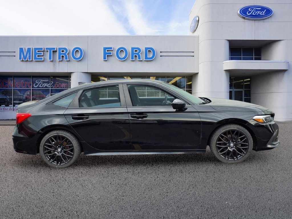 Used 2022 Honda Civic Sport image 2