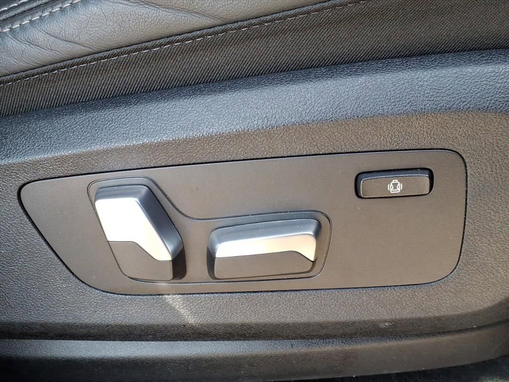 Used 2023 BMW X5 xDrive45e image 7