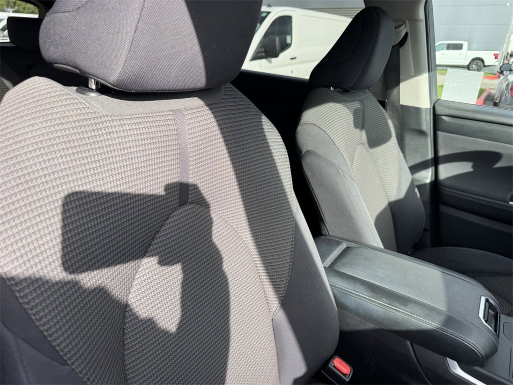 Used 2024 Toyota Highlander LE image 7