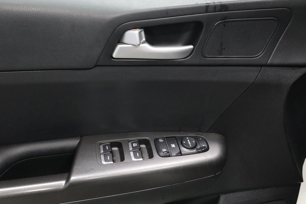 Used 2020 Kia Sportage LX image 22