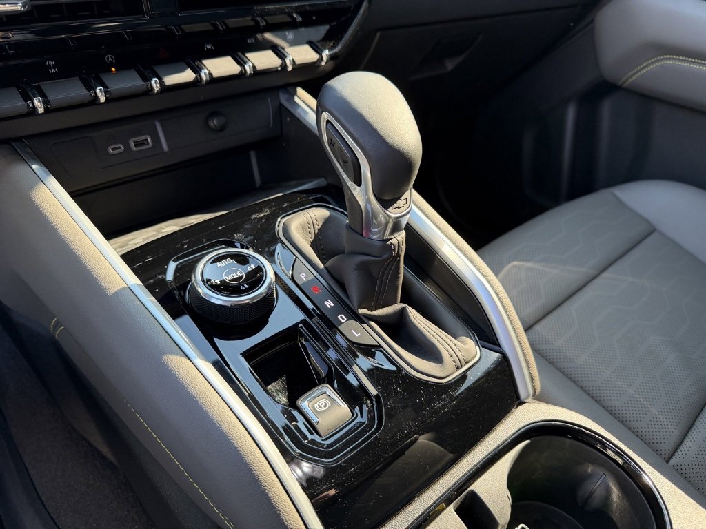 Used 2023 Chevrolet Colorado ZR2 w/ Desert Boss Special Edition image 12