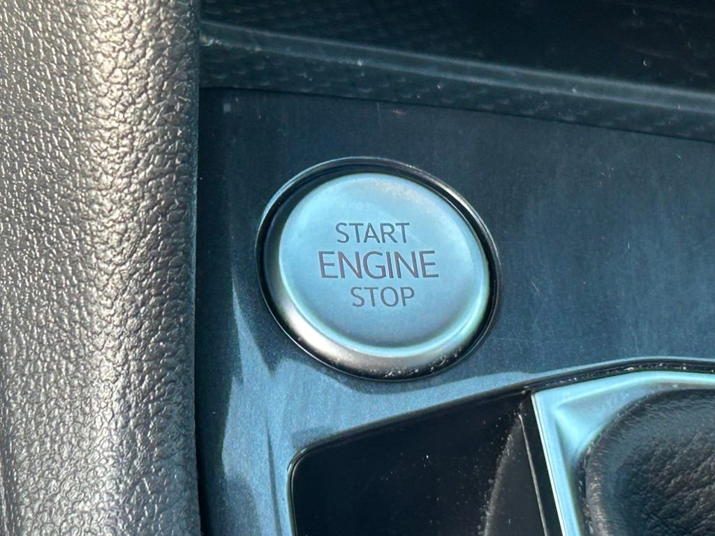 Used 2024 Volkswagen Tiguan SE image 34