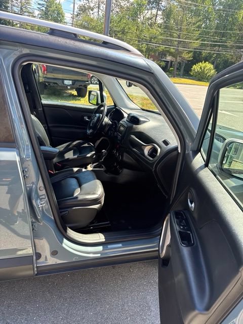 Used 2017 Jeep Renegade Limited AWD/4WD image 19