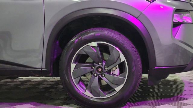 Used 2024 Nissan Rogue SV image 23