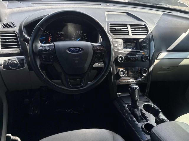 Certified 2019 Ford Explorer XLT FWD image 7
