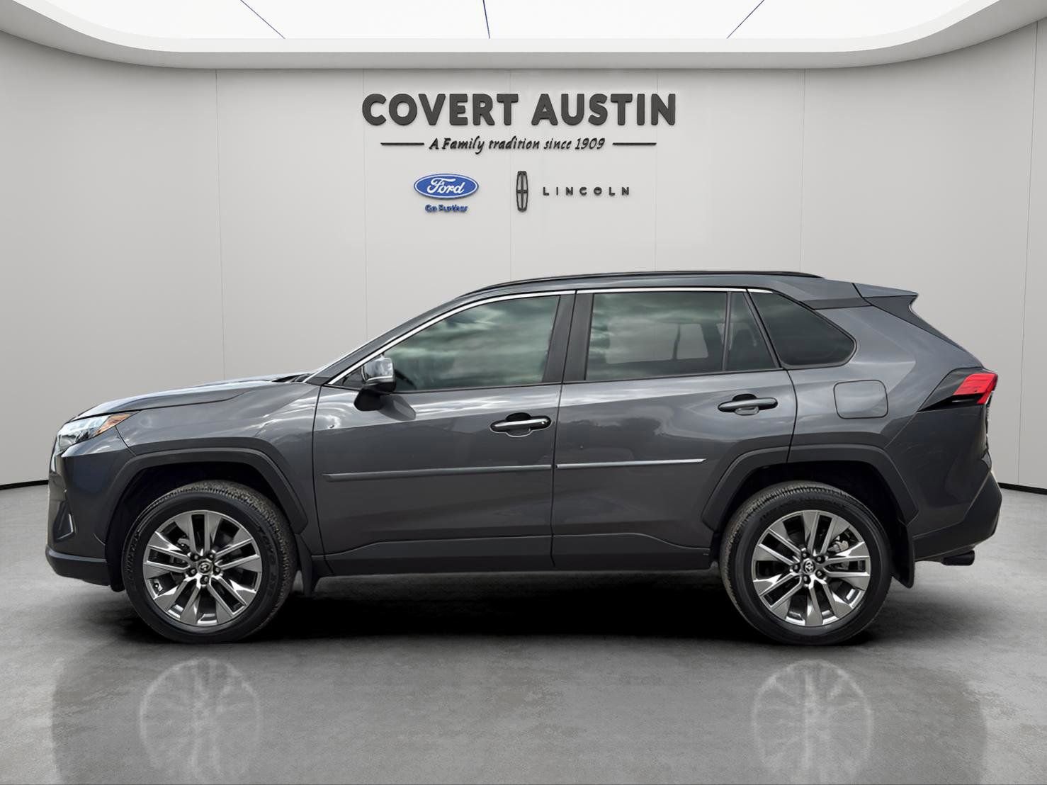 Used 2024 Toyota RAV4 XLE Premium image 2