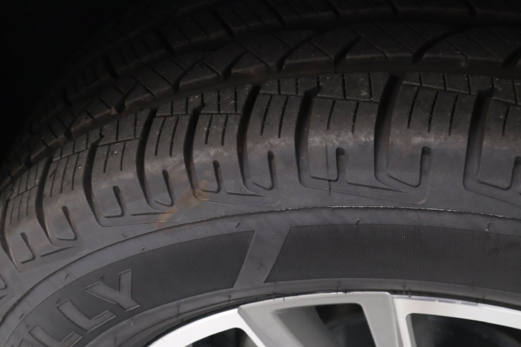 Used 2023 Chevrolet Traverse LT FWD image 14