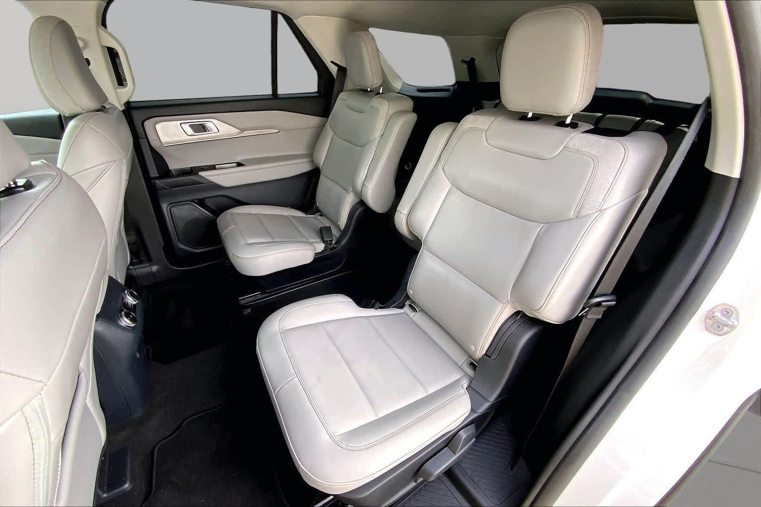 Certified 2025 Ford Explorer Active w/ Active Comfort Package RWD image 21