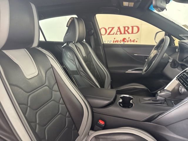 Used 2024 Toyota Venza Limited image 16