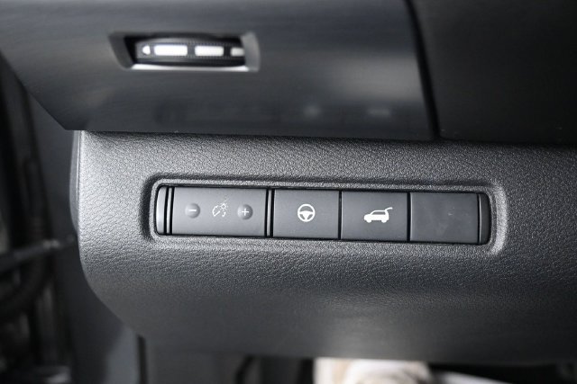 Used 2025 Nissan Pathfinder SL AWD/4WD image 8