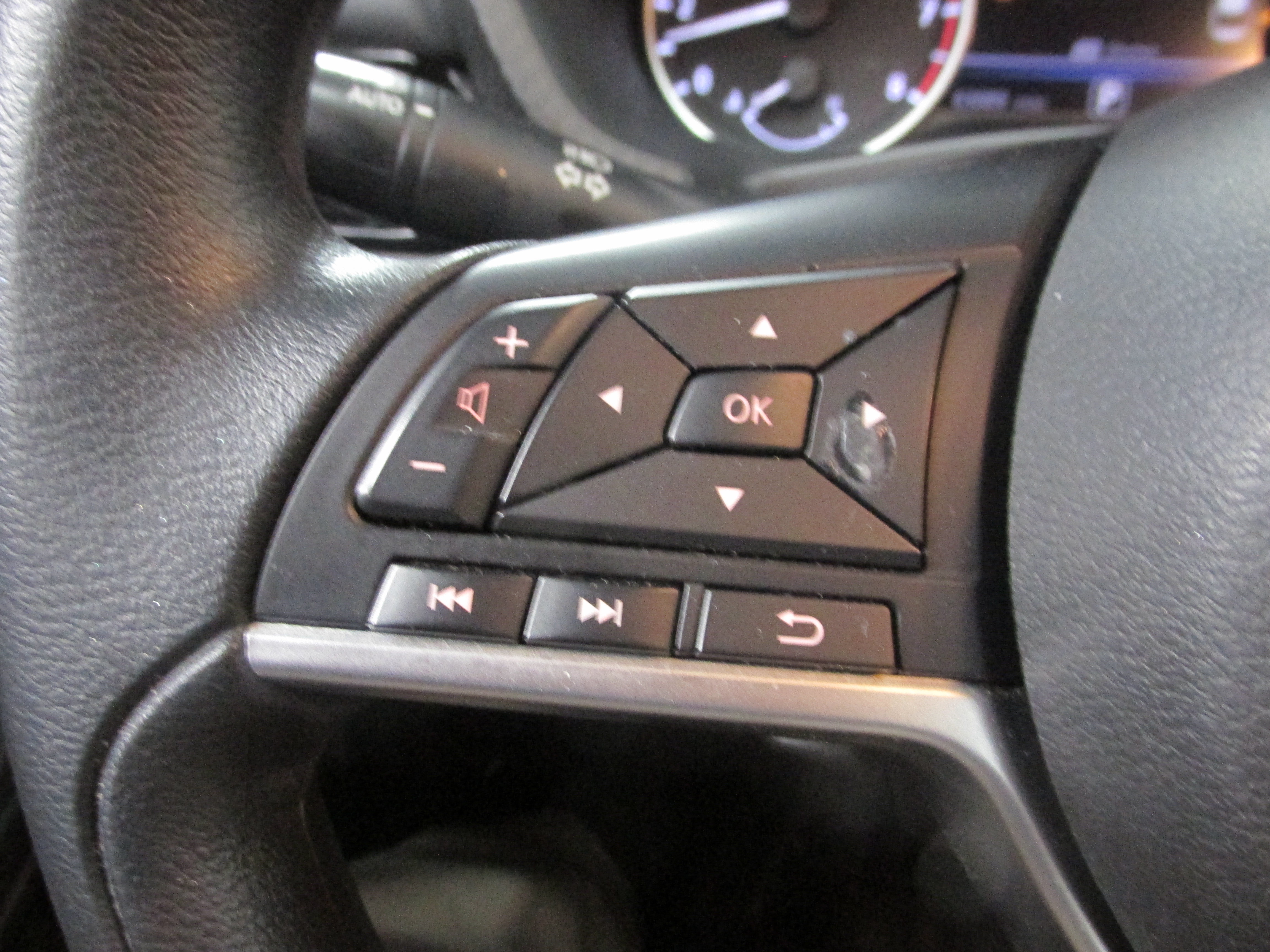 Used 2024 Nissan Sentra SV FWD image 30