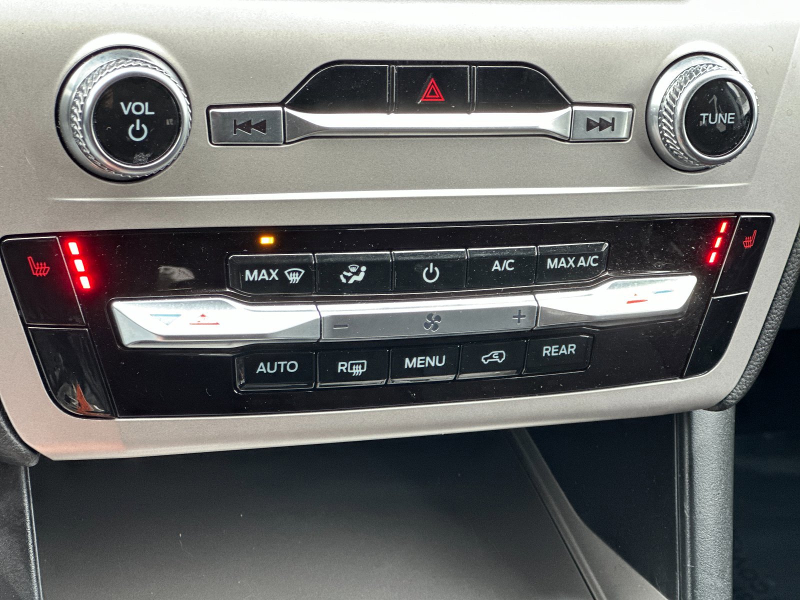 Certified 2023 Ford Explorer XLT image 22