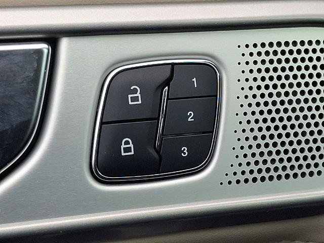 Certified 2022 Ford Explorer Platinum w/ Equipment Group 601A image 28