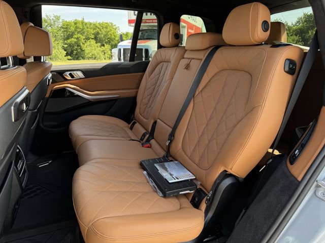 Used 2024 BMW X7 xDrive40i w/ M Sport Package AWD/4WD image 29