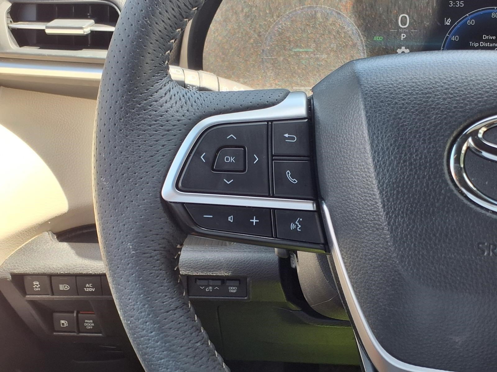 Used 2025 Toyota Sienna Limited AWD/4WD image 22