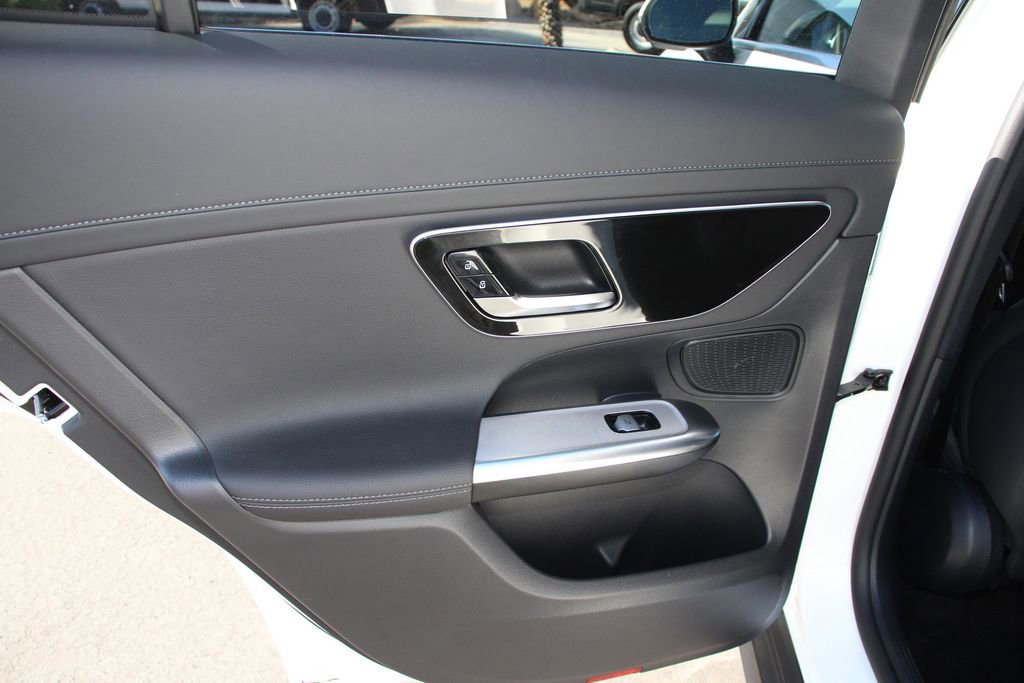Used 2025 Mercedes-Benz GLC 300 4MATIC image 21