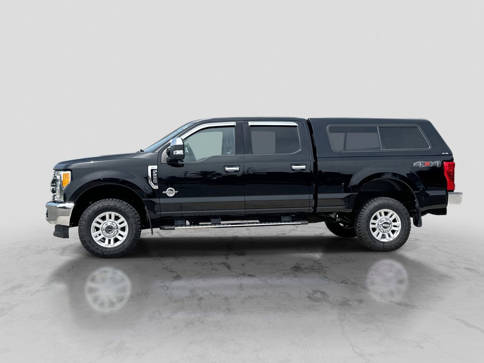 Certified 2017 Ford F250 XLT AWD/4WD image 3
