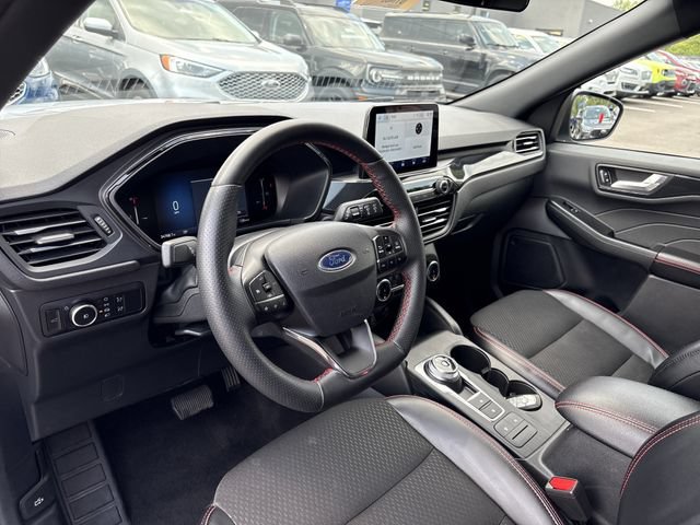 Certified 2025 Ford Escape ST-Line Select AWD/4WD image 28