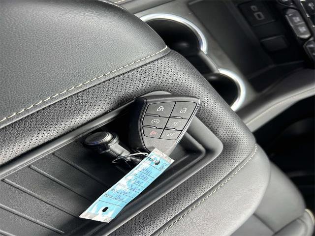 Used 2024 GMC Yukon SLT image 35