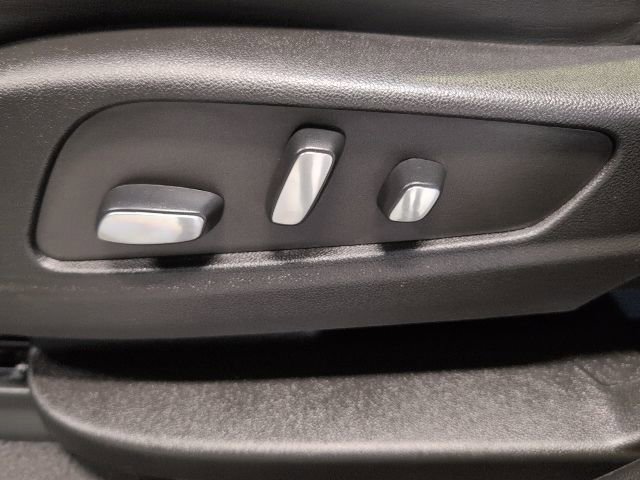 Certified 2023 Cadillac XT5 Sportv w/ Technology Package image 16