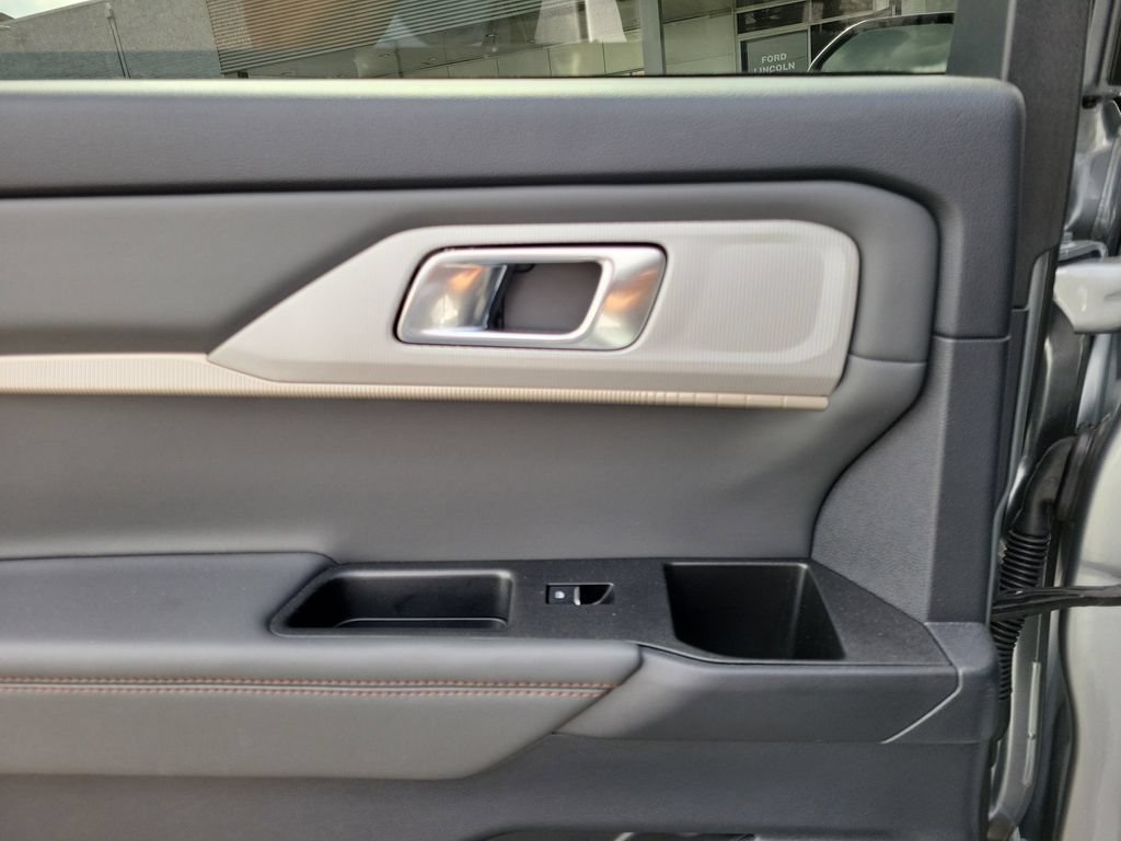 Certified 2025 Ford Explorer Active RWD image 15