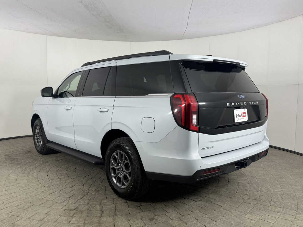 Certified 2025 Ford Expedition Active image 2