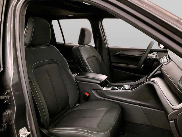 Used 2025 Jeep Grand Cherokee Laredo X w/ Luxury Tech Group I AWD/4WD image 7