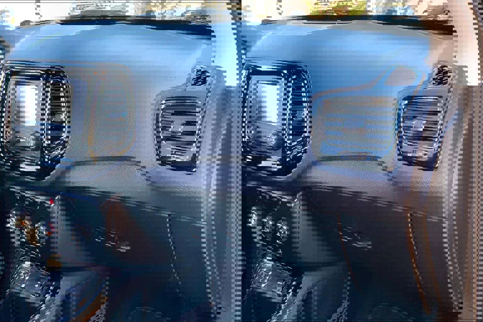 Used 2018 Jeep Compass Altitude image 16