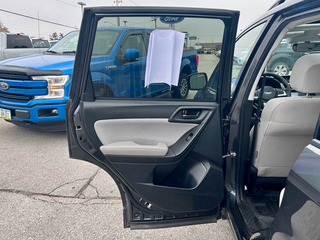 Used 2017 Subaru Forester 2.5i Premium image 14