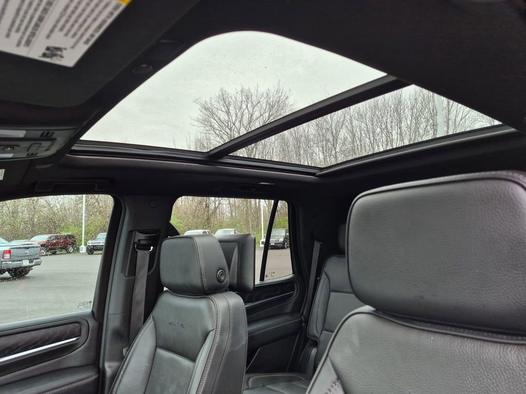 Used 2023 GMC Yukon Denali w/ Denali Reserve Package image 16