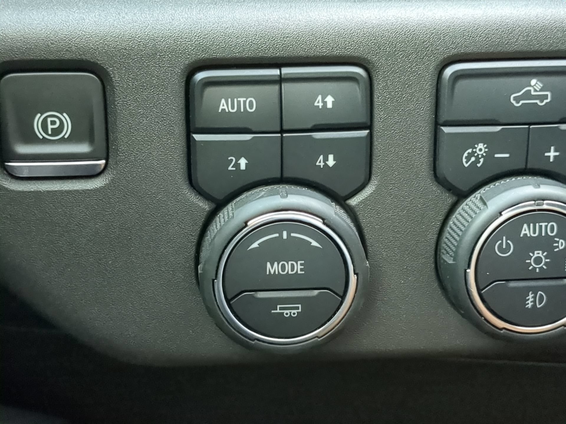 Used 2025 Chevrolet Silverado 1500 LT Trail Boss w/ Convenience Package II AWD/4WD image 62