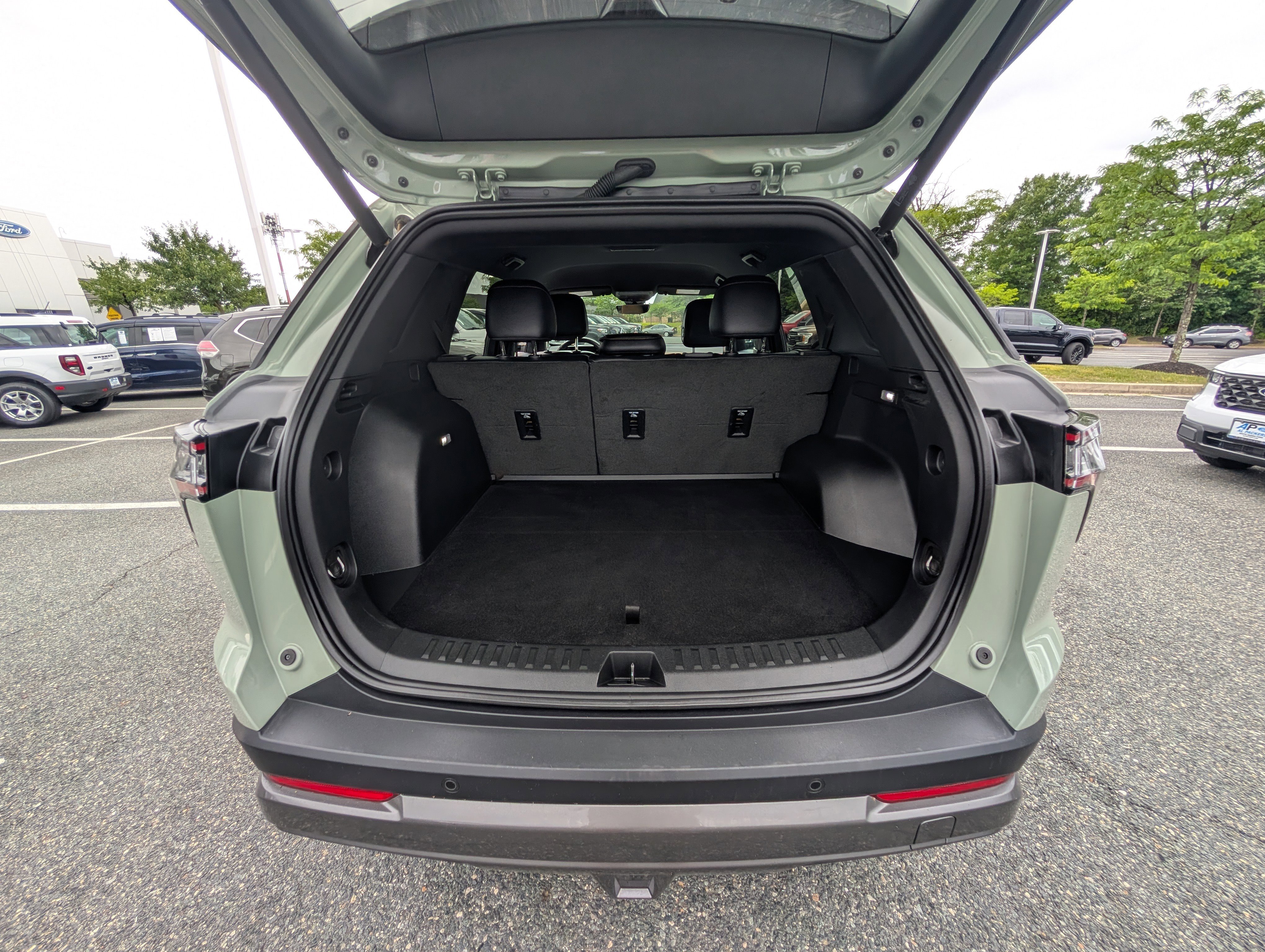 Used 2025 Chevrolet Equinox ACTIV w/ Safety and Technology Package AWD/4WD image 12