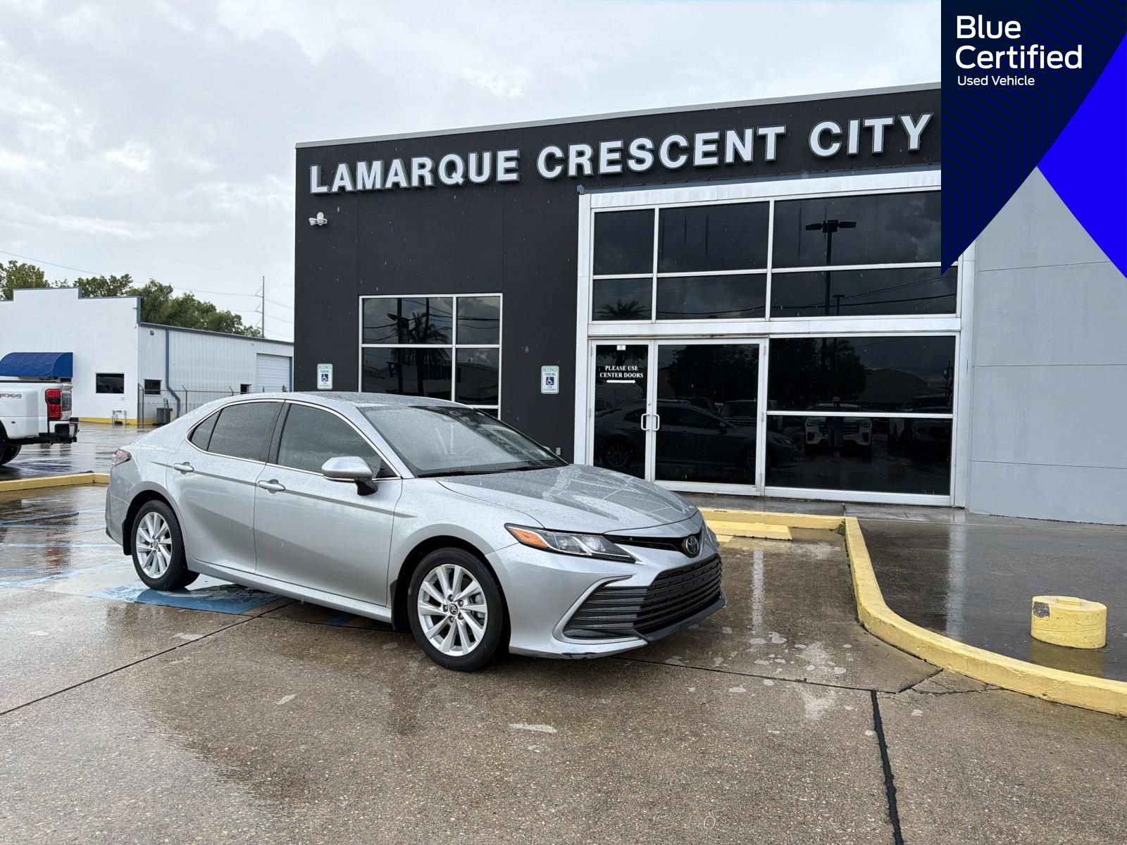 Used 2022 Toyota Camry LE FWD image 1