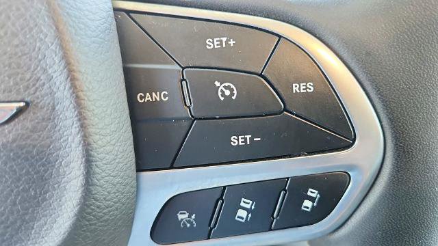 Used 2022 Chrysler Pacifica Touring-L image 24