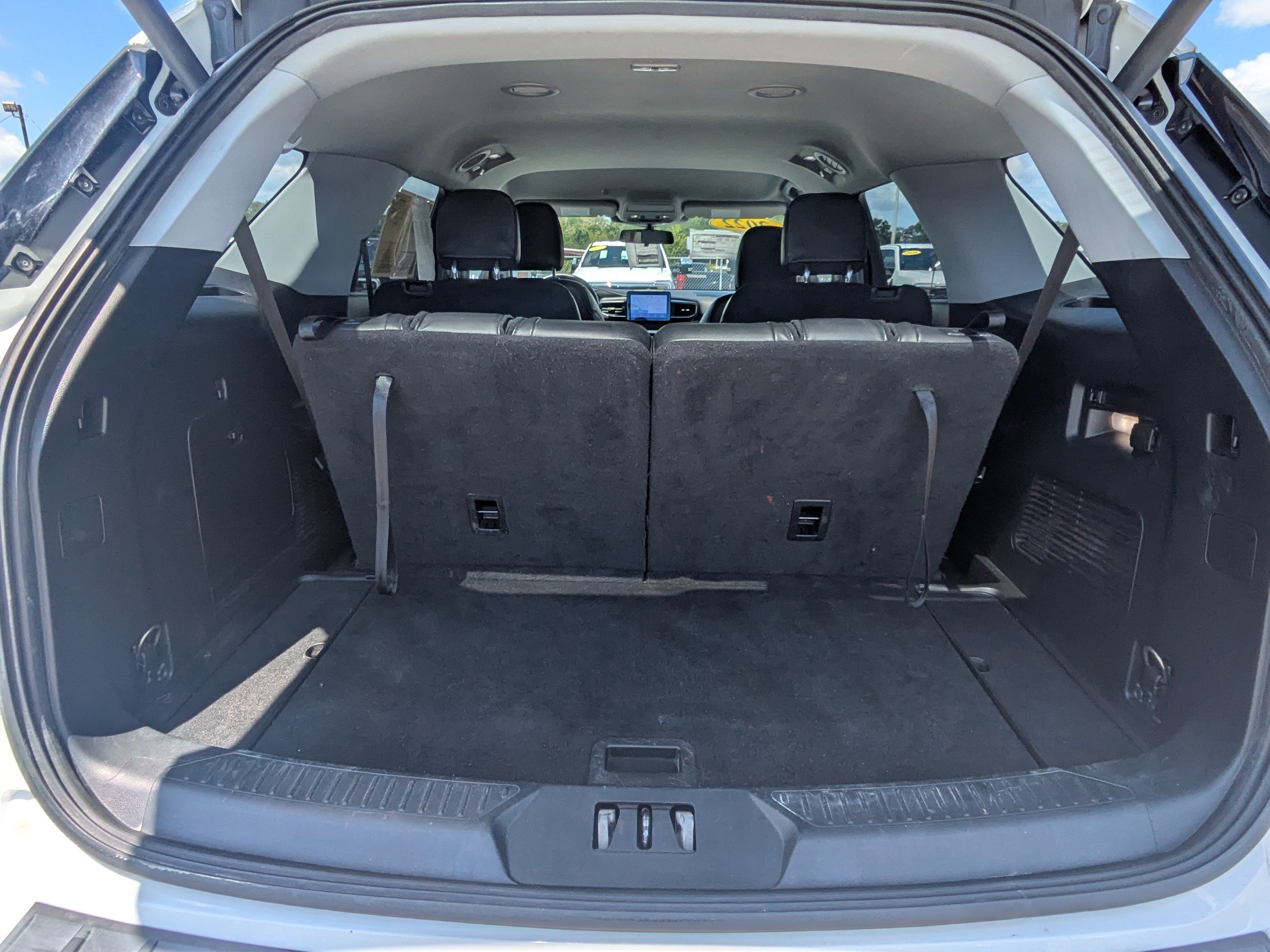 Certified 2022 Ford Explorer XLT w/ Equipment Group 202A RWD image 13