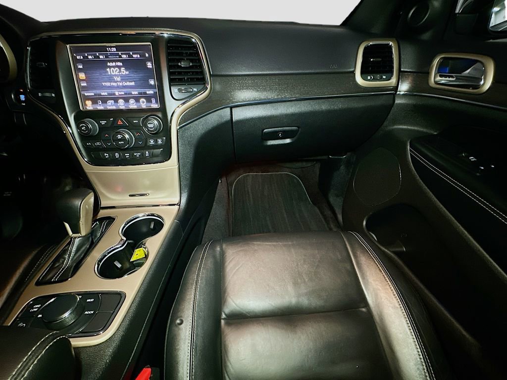 Used 2017 Jeep Grand Cherokee Limited AWD/4WD image 36