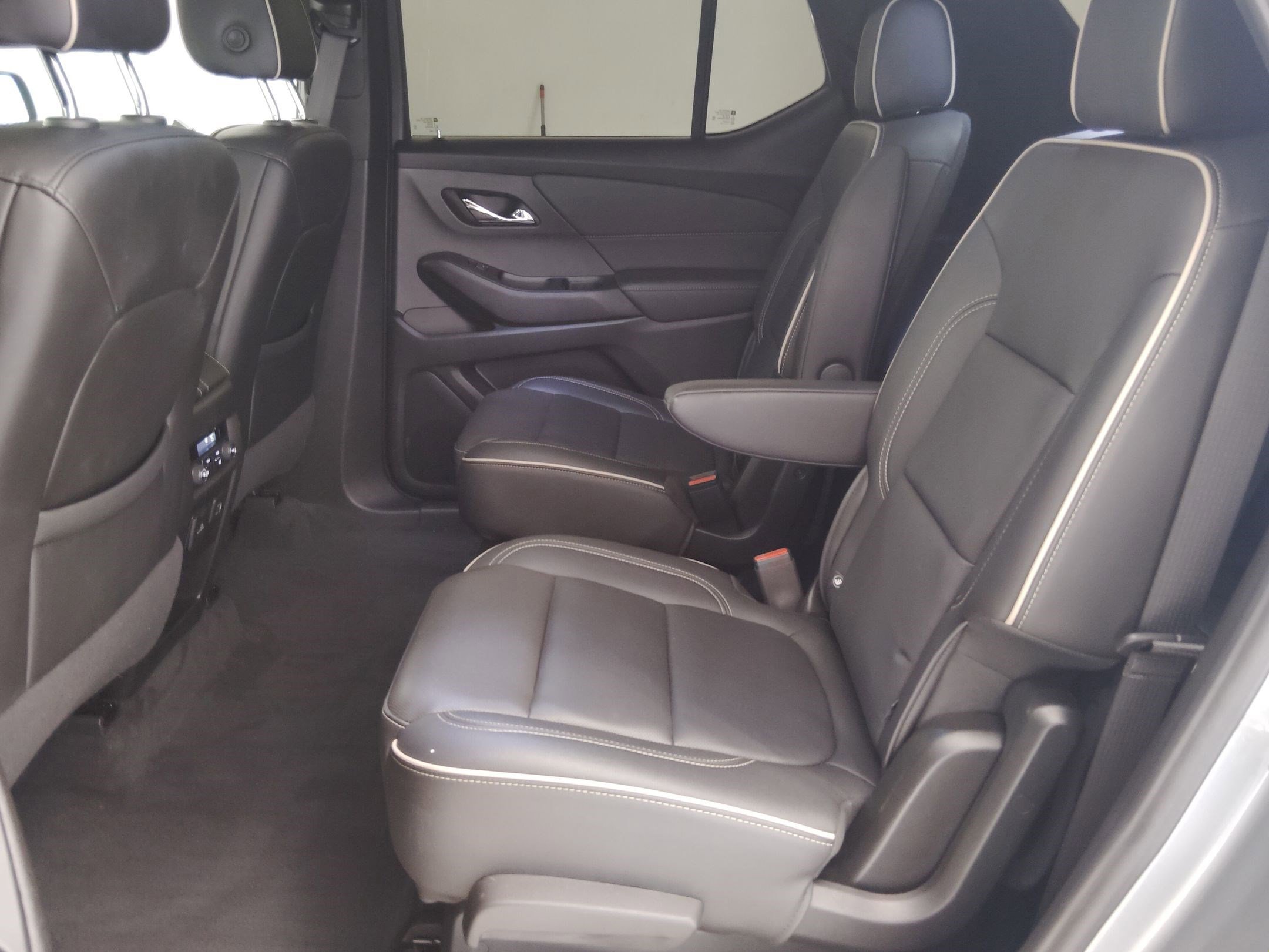 Used 2023 Chevrolet Traverse Premier w/ Redline Edition image 16