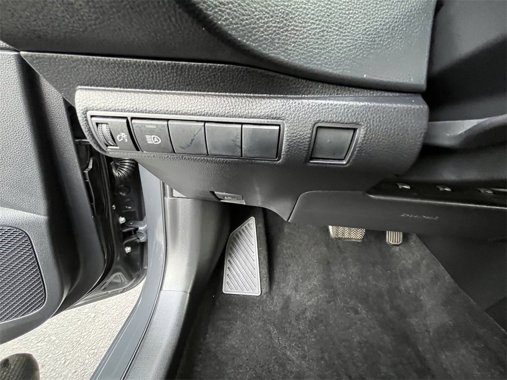 Used 2024 Toyota Corolla SE image 19