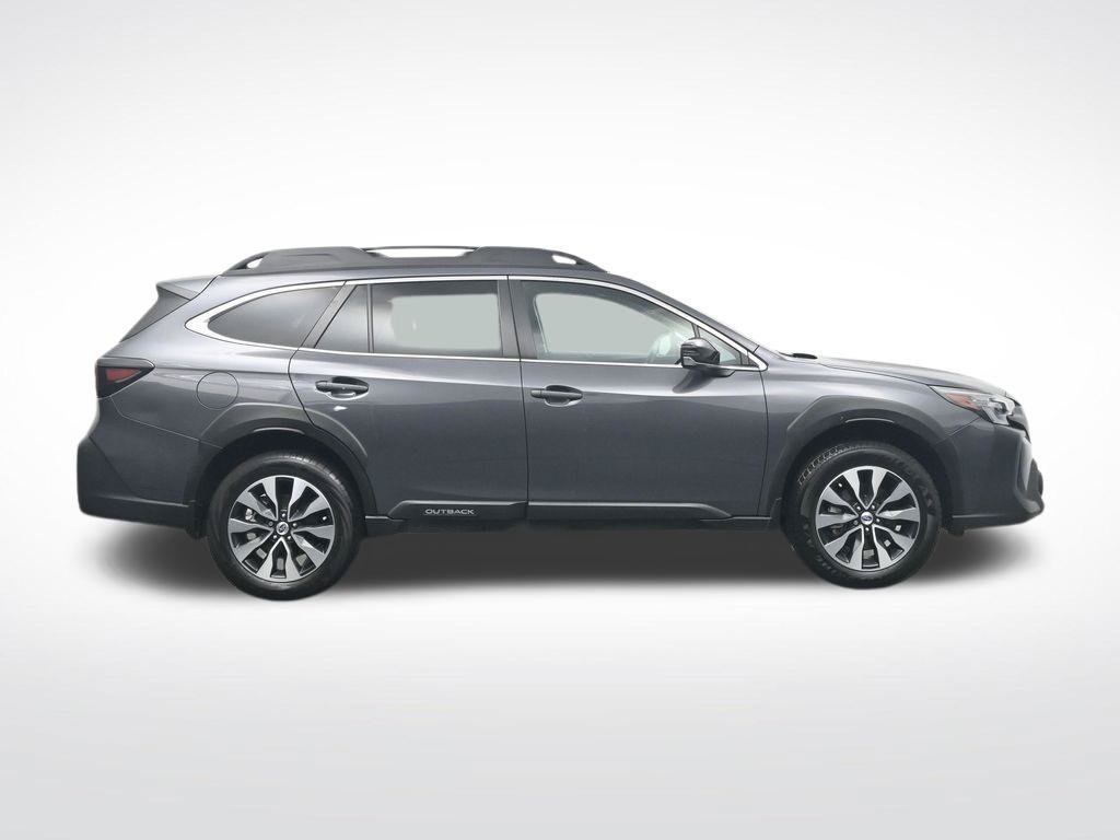 Used 2025 Subaru Outback Limited AWD/4WD image 4
