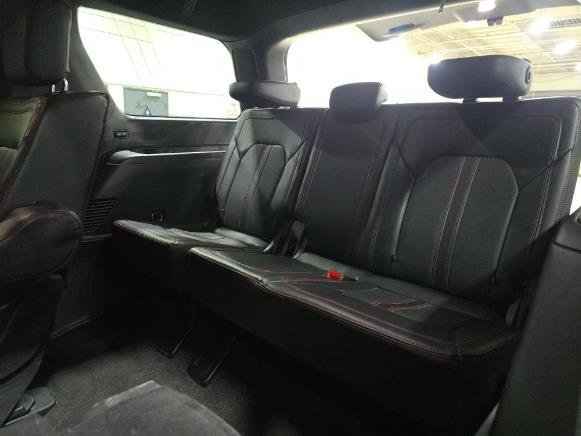 Certified 2023 Ford Expedition Limited image 11