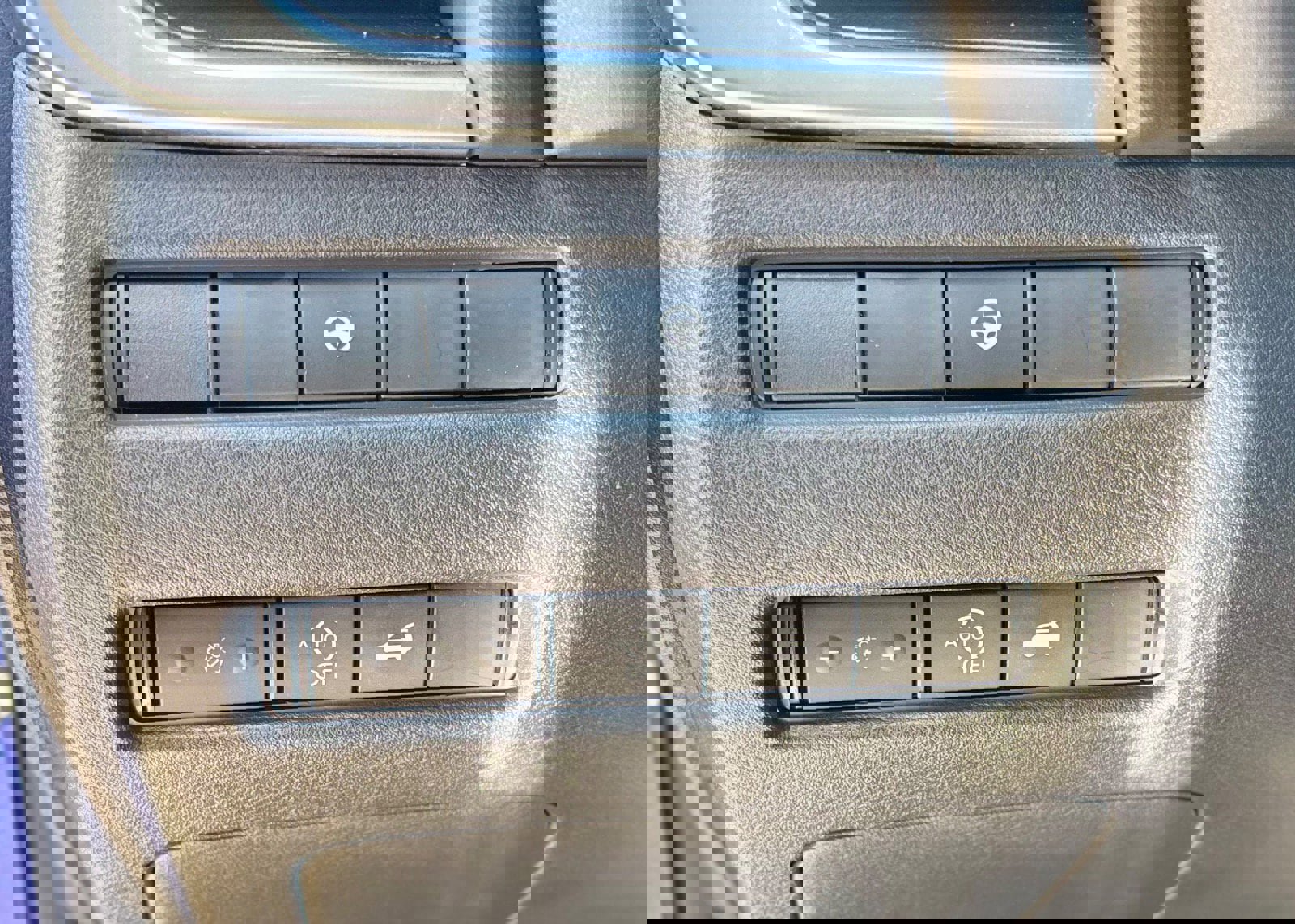 Used 2023 Nissan Rogue SV w/ SV Premium B Package image 31