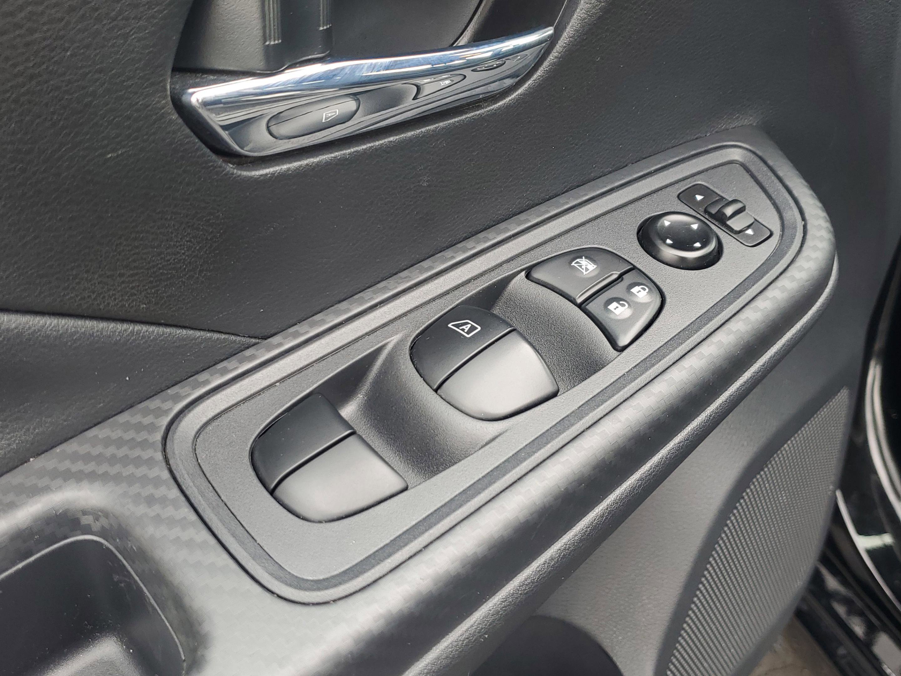 Used 2025 Nissan Versa SV FWD image 19