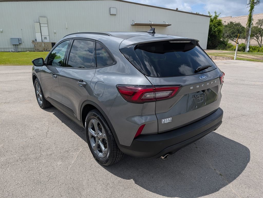 Certified 2025 Ford Escape ST-Line FWD image 4