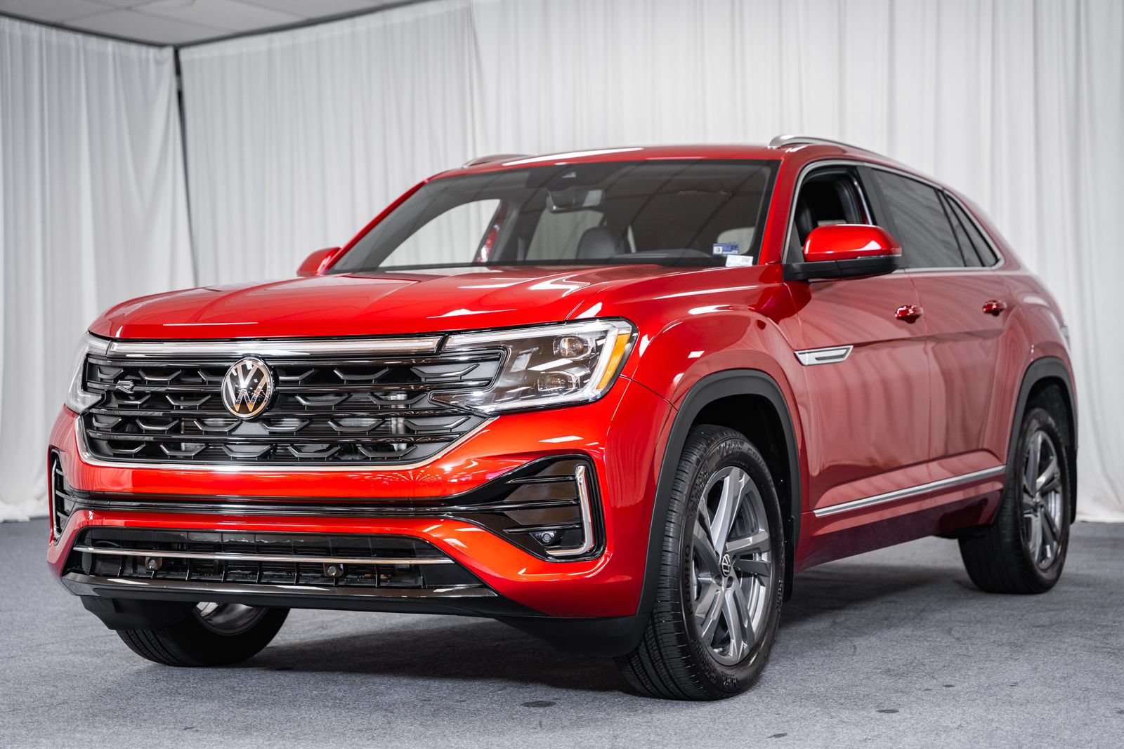 Used 2024 Volkswagen Atlas Cross Sport SEL R-Line AWD/4WD image 3