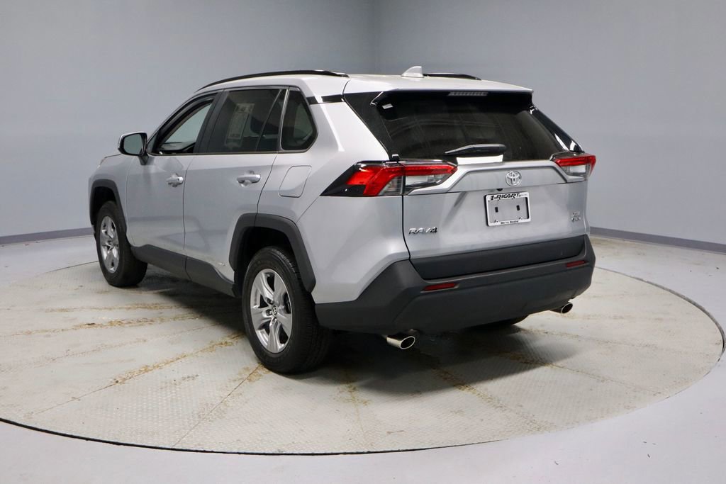 Used 2025 Toyota RAV4 XLE AWD/4WD image 3