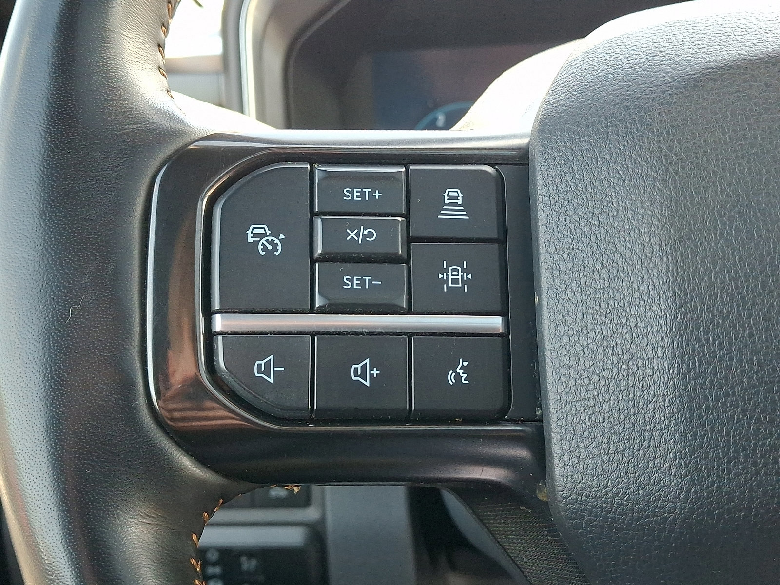 Certified 2024 Ford F450 Platinum w/ FX4 Off-Road Package image 28