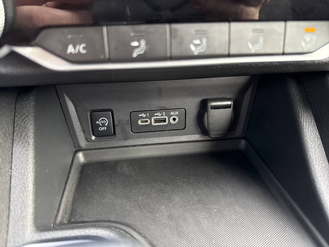 Used 2024 Nissan Sentra SV FWD image 24