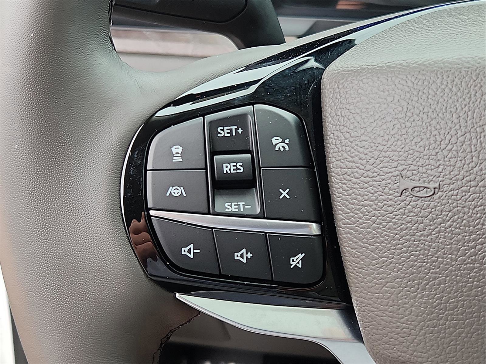 Certified 2023 Ford Explorer Platinum w/ Technology Package image 21