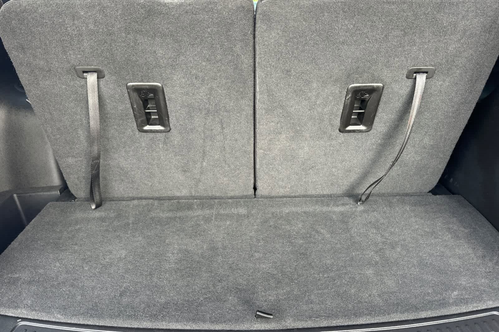 Used 2023 GMC Acadia SLT image 17