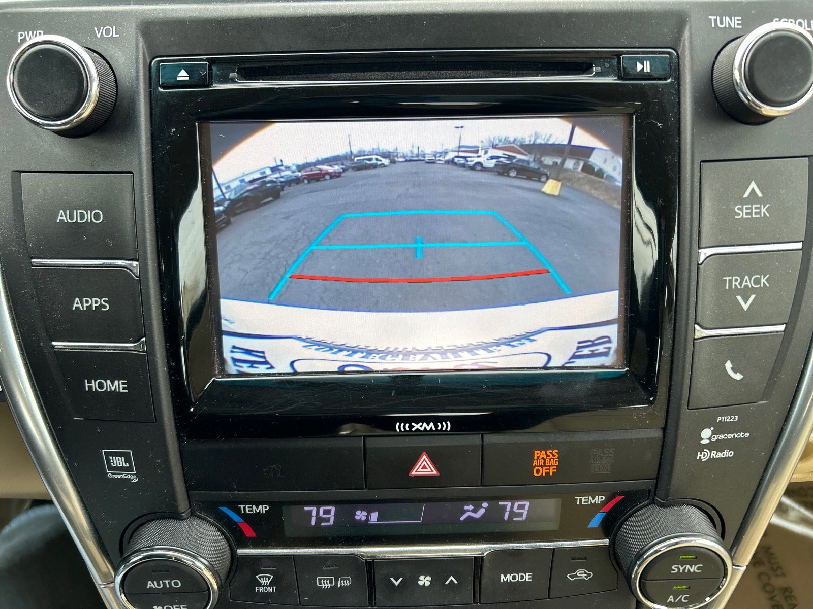 Used 2017 Toyota Camry XLE image 25